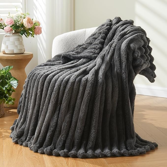 NEWCOSPLAY Super Soft Queen Blanket Grey Premium Silky Flannel Fleece 3D Ribbed Jacquard Lightweight Bed Blanket All Season Use (Grey Ribbed, Queen(90"x90"))