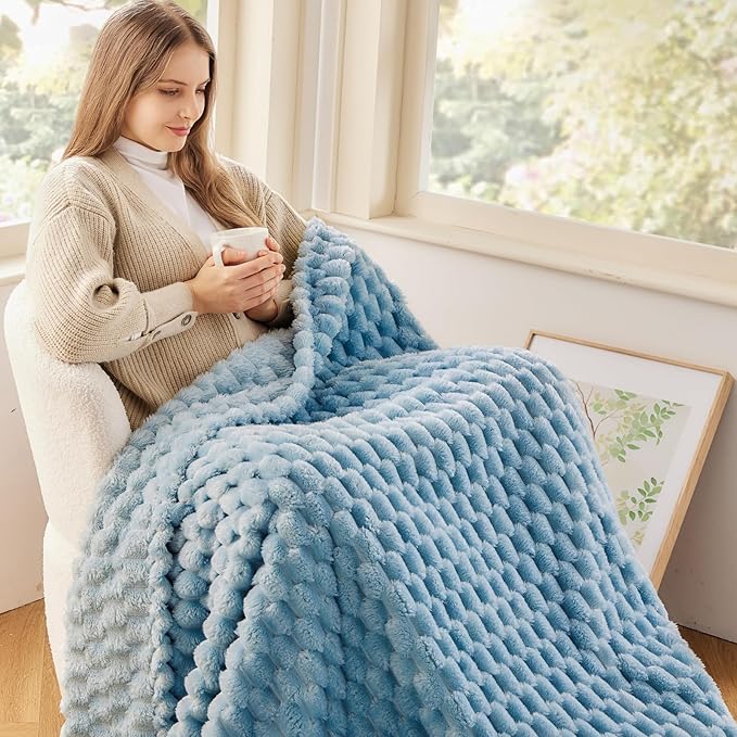 NEWCOSPLAY Super Soft King Blanket Blue Premium Silky Flannel Fleece 3D Clouds Stylish Jacquard Lightweight Bed Blanket All Season Use 350GSM (Blue, King(90"x110"))