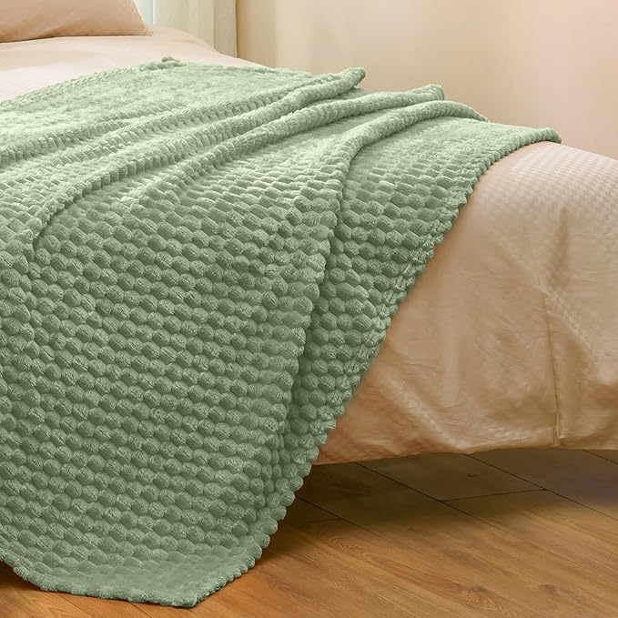 Vessia Flannel Fleece Throw Blanket, 3D Jacquard Sage Green Fuzzy and Warm Blanket for Couch,Sofa,Bed,Chair, 300GSM Super Soft Touch Cozy Throw for All-Season Home Decor(50x40inch)
