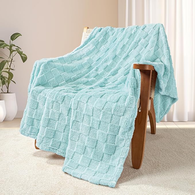 Exclusivo Mezcla Fleece Throw Blanket for Couch,Super Soft and Warm Lightweight Checkered Pattern Blankets for All Seasons, 50x60 Inches, Light Blue