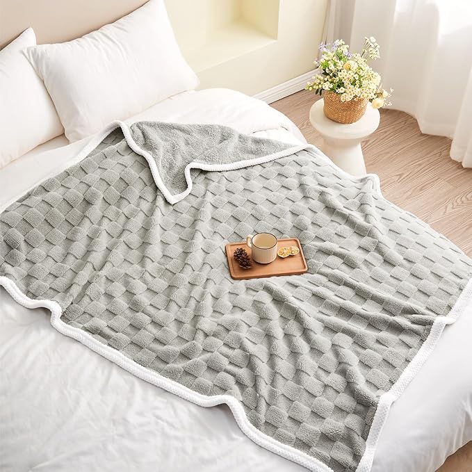 BEDELITE Super Soft Throw Blanket for Couch and Bed, Lightweight Cozy Fluffy Decorative 3D Checkered Blanket, Warm and Fuzzy Fleece Blanket for Camping, Travel(Grey, 60"x80")