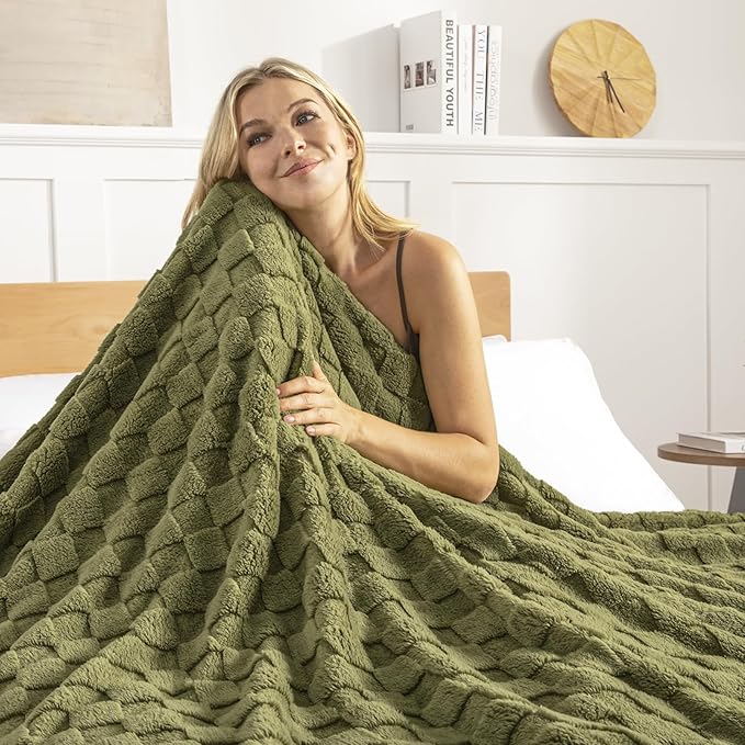 Exclusivo Mezcla Fleece Throw Blanket for Couch,Super Soft and Warm Lightweight Checkered Pattern Blankets for All Seasons, 50x60 Inches, Olive Green