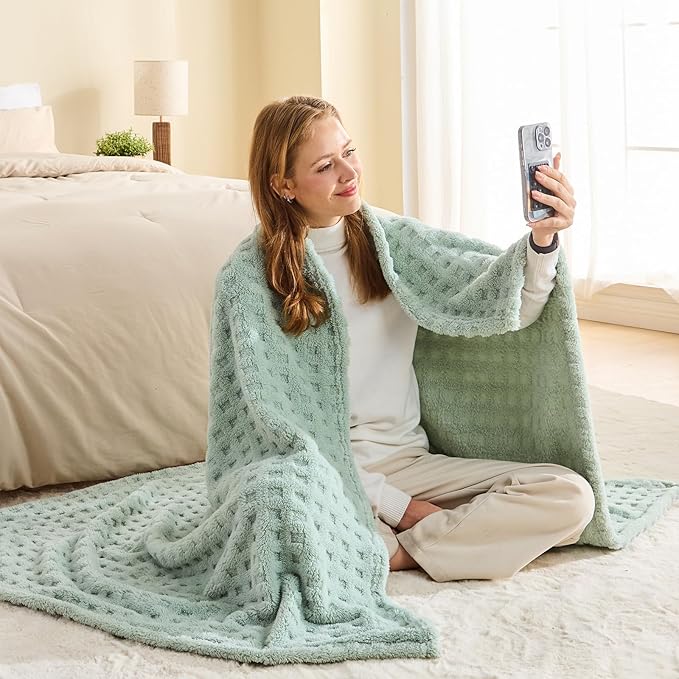 NEWCOSPLAY Super Soft Throw Blanket Green Premium Silky Flannel Fleece 3D Waffle Checkered Lightweight Bed Blanket All Season Use (New Sage Green, Throw(50"x70"))