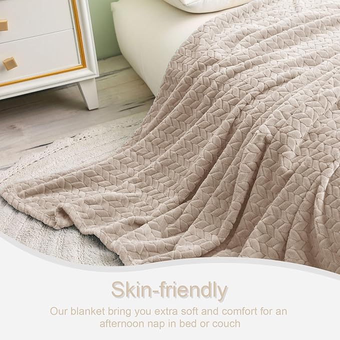Exclusivo Mezcla Camel Fleece Throw Blanket for Couch and Bed, 50x70 Inches Soft Cozy Jacquard Flannel Blankets, Lightweight Fuzzy Plush Warm Throws for All Seasons