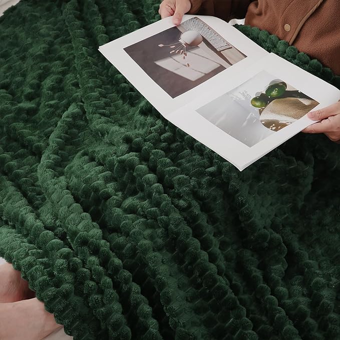 Puncuntex Dark Green Throw Blanket 60"×80" inches Fuzzy 3D Jacquard Decorative Flannel Fleece Super Soft Plush Cozy Blanket for Couch Sofa Chair Lightweight