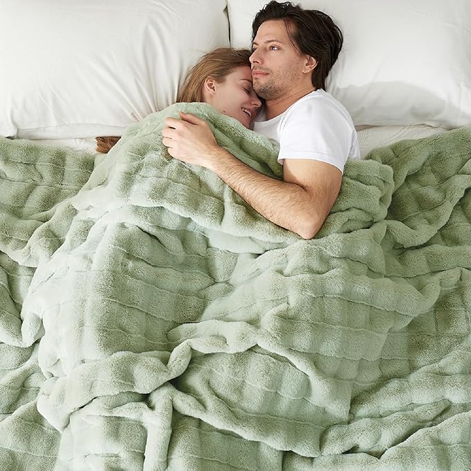Cozy Bliss Fluffy Queen Size Throw Blankets for Bed,Lightweight Cozy Soft Green Faux Fur Throw Blankets for Sofa Bedroom Living Room,90x90 Inches