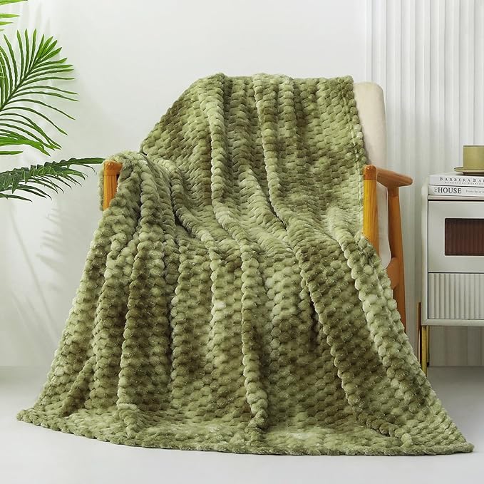 Exclusivo Mezcla Extra Large Soft Fleece Throw Blanket, 50x70 Inches Stylish Jacquard Throw Blanket for Couch, Fuzzy Cozy Lightweight for All Season, Tie-dye Olive Green