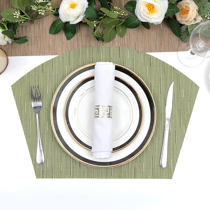 SHACOS Large Size Wedge Shape Placemats with Centerpiece Round Mat Set of 5 Round Table Place Mats Washable Dining Table Placemats Reversible, Green