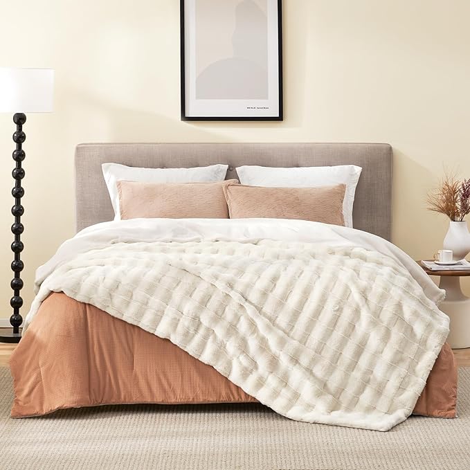 Cozy Bliss Fluffy Queen Size Throw Blankets for Bed,Lightweight Cozy Soft Cream White Faux Fur Throw Blankets for Sofa Bedroom Living Room,90x90 Inches