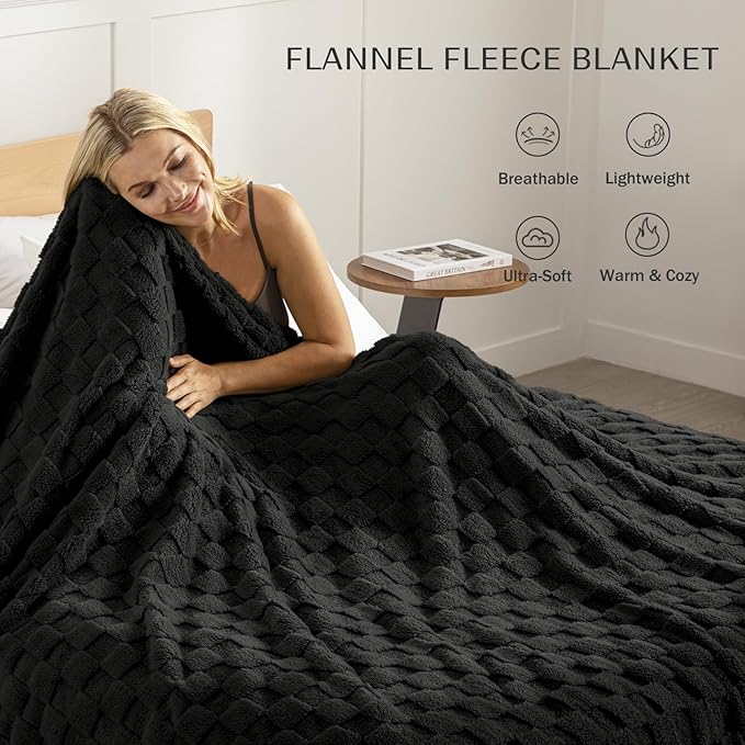 Exclusivo Mezcla Twin Size Flannel Fleece Blanket, Super Soft and Warm Lightweight Checkered Pattern Blankets for All Seasons, 60x80 Inches, Black