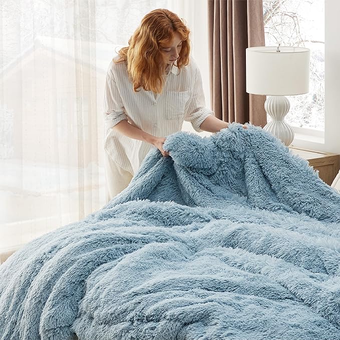 Bedsure Fluffy Light Blue Blankets Queen Size for Bed, Thick Sherpa Faux Fur Fleece Fuzzy Plush Winter Warm Soft Full Queen Blankets, Bedroom Decor Blue Gifts Cozy Gifts for Women Men, 90x90