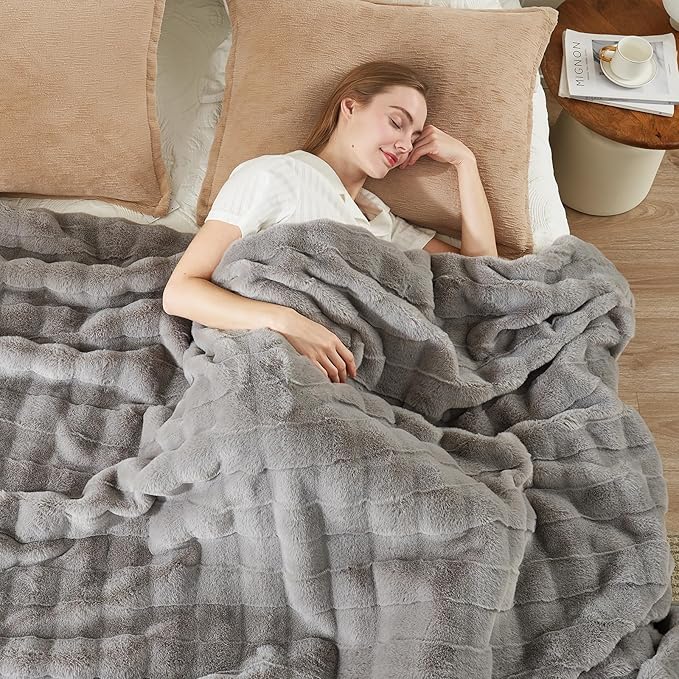 Cozy Bliss Fluffy Queen Size Throw Blankets for Bed,Lightweight Cozy Soft Grey Faux Fur Throw Blankets for Sofa Bedroom Living Room,90x90 Inches