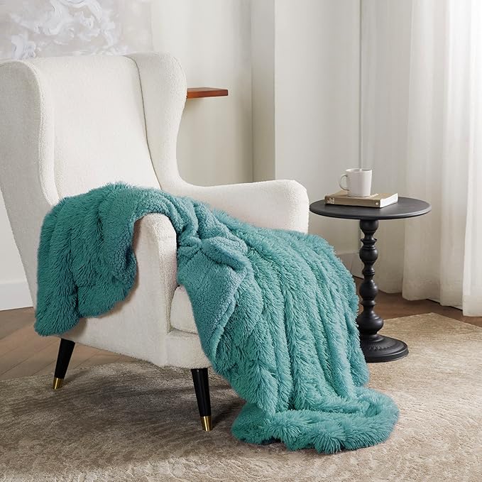 Bedsure Fluffy Green Throw Blanket Gifts for Women, Men, Soft Fleece Cozy Fuzzy Sherpa Plush Warm Minky Thick Faux Fur Throws for Couch, Bed, Green Decor House Blanket Gifts for Mom Dad, 50x60