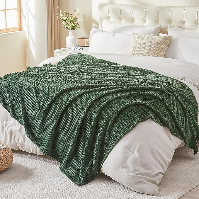 EMME Fleece Blanket, 3D Jacquard Throw Blanket for Couch and Bed, Soft Cozy and Fluffy Blankets Lightweight Luxury Flannel with Geometric Grid Design (Dark Green, 50" x 60")