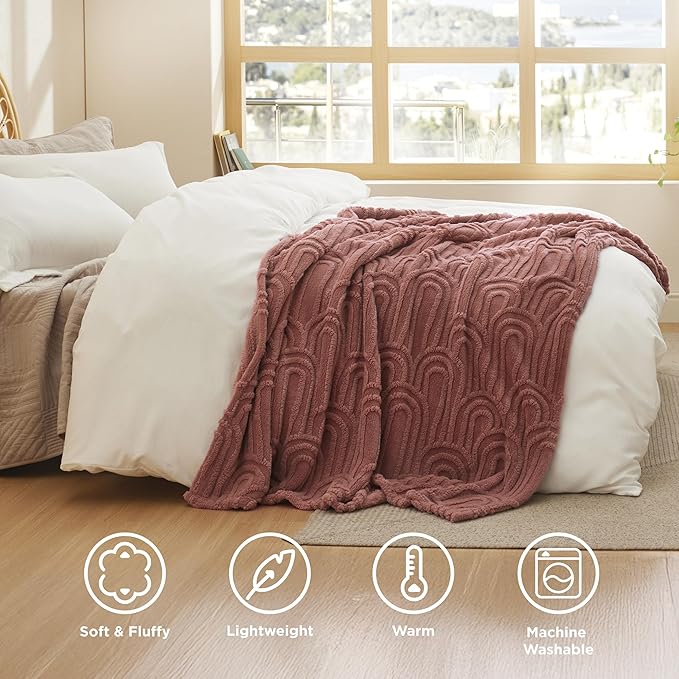 Bedsure Twin Blanket for Bed - Cozy Soft Blankets for Women, Cute Small Fleece Throws for Girls, Graduation Decorations Gift for Her Him School Dorm, Pink, 60x80 Inches