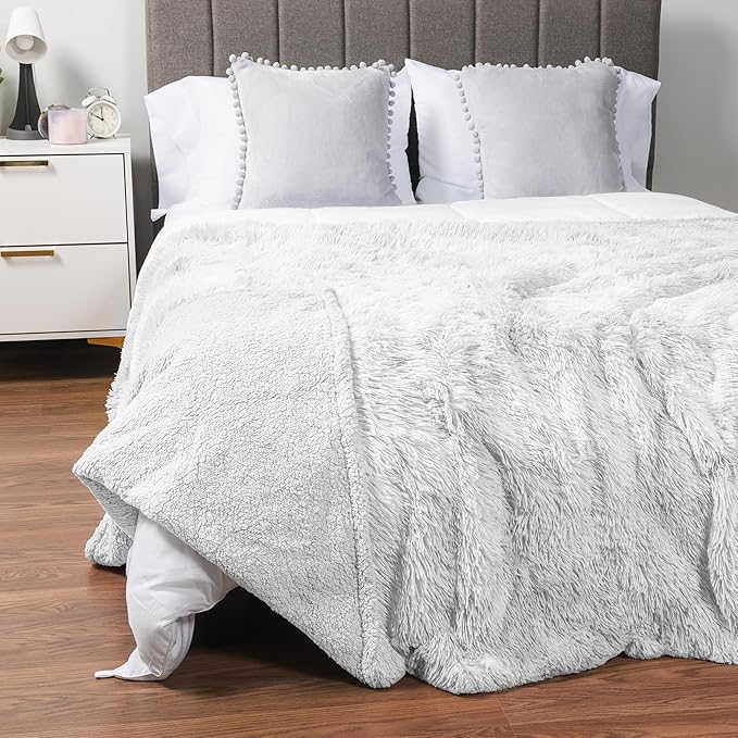 Pavilia White Fluffy Throw Blanket, Fuzzy Plush Warm Blanket for Couch, Bed, Sofa - Super Soft Thick Faux Fur Sherpa - 50x60