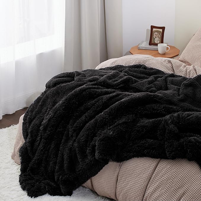 Bedsure Fluffy Black Throw Blanket Gifts for Women, Men, Soft Fleece Cozy Fuzzy Sherpa Plush Warm Minky Thick Faux Fur Throws for Couch, Bed, Black Decor House Blanket Gifts for Mom Dad, 50x60