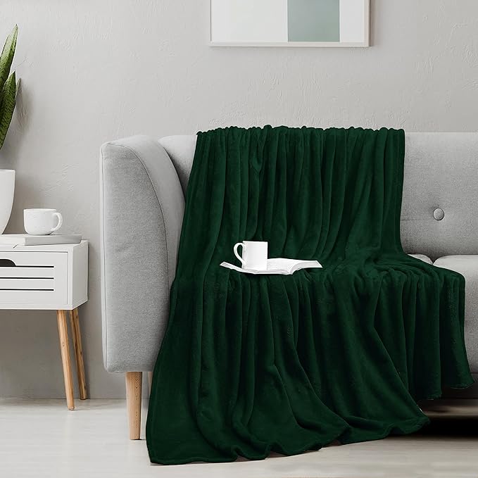 Utopia Bedding Forest Green Fleece Blanket Twin Size Lightweight Fuzzy Soft Anti-Static Microfiber Bed Blanket (90x66 Inch)