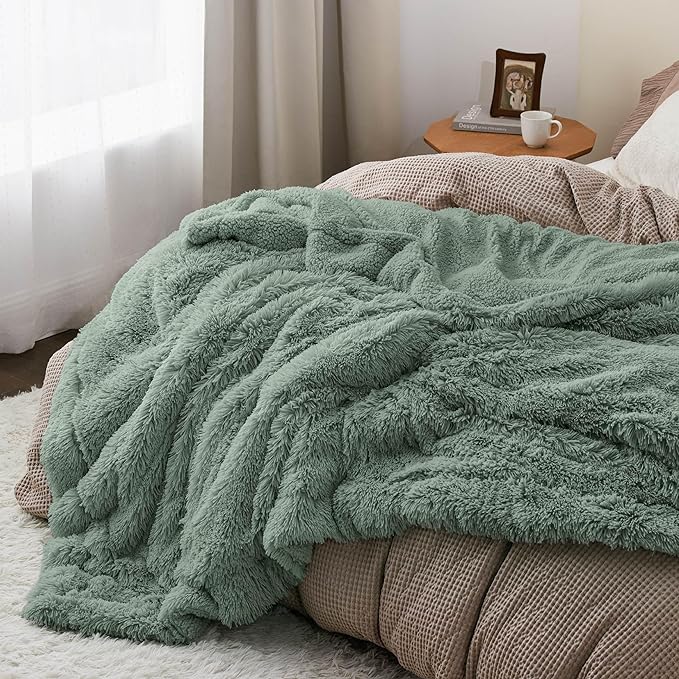 Bedsure Fluffy Sage Green King Size Blanket for Bed, Thick Soft Sherpa Faux Fur Fleece Bedding Fuzzy Plush Winter Warm Heavy Oversize Big Large King Blanket, Cozy Green Gifts for Men Women, 108x90