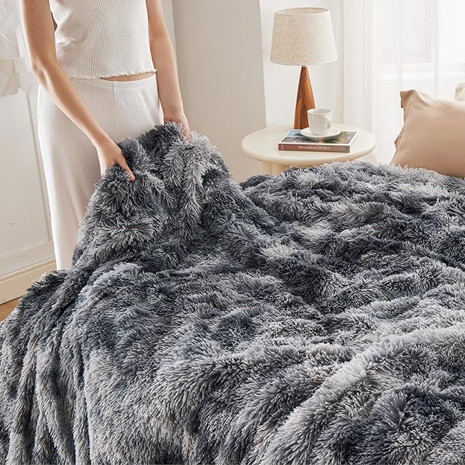 Bedsure Fluffy Throw Blanket Gifts for Women Men, Soft Fleece Sherpa Cozy Fuzzy Plush Warm Minky Thick Faux Fur Throw for Couch, Bed, Home Living Room Decor Bedroom Blanket Gifts for Mom Dad, Grey