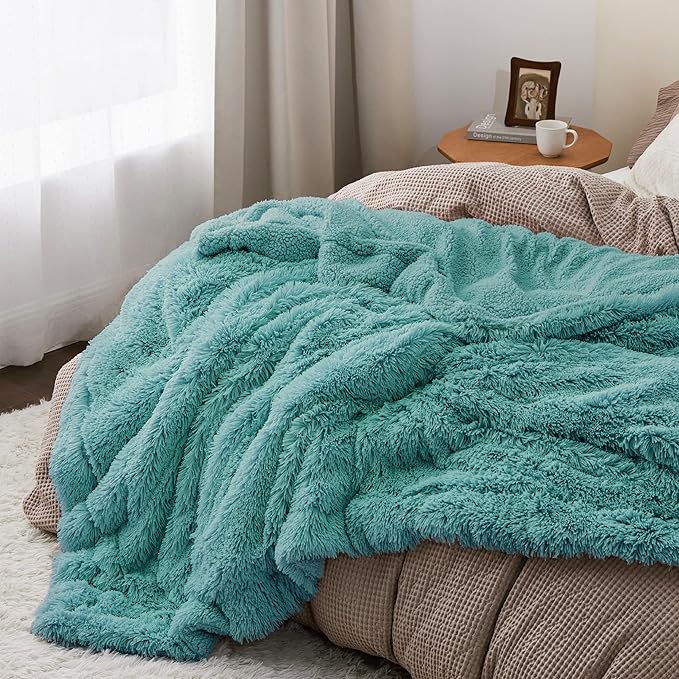 Bedsure Fluffy Green Blankets Queen Size for Bed, Thick Sherpa Faux Fur Fleece Fuzzy Plush Winter Warm Heavy Soft Full Queen Blankets, Bedroom Decor Green Gifts Cozy Gifts for Women Men, 90x90