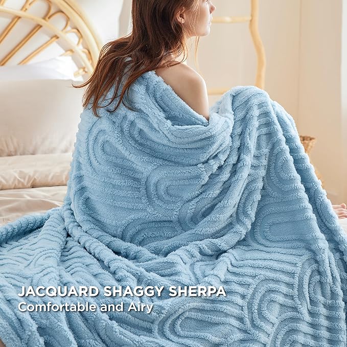 Bedsure Blue Throw Blanket for Couch - Super Soft & Cozy Summer Blankets for Women, Fluffy Fleece Throw for Girls, for Women, Ideal for Room, Home & Bedroom Decor, 50x60 Inches