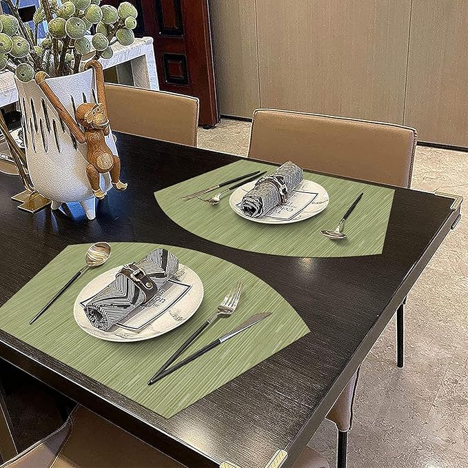 SHACOS Large Size Wedge Shape Placemats with Centerpiece Round Mat Set of 5 Round Table Place Mats Washable Dining Table Placemats Reversible, Green