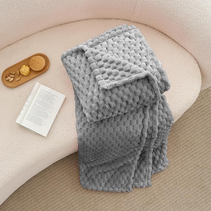 BEDELITE Fleece Blanket Twin Size for Bed Couch, 3D Jacquard Decorative Grey Throw Blanket, Soft and Cozy Warm Plush Fuzzy Throw All Seasons Suitable, 60x80Inches