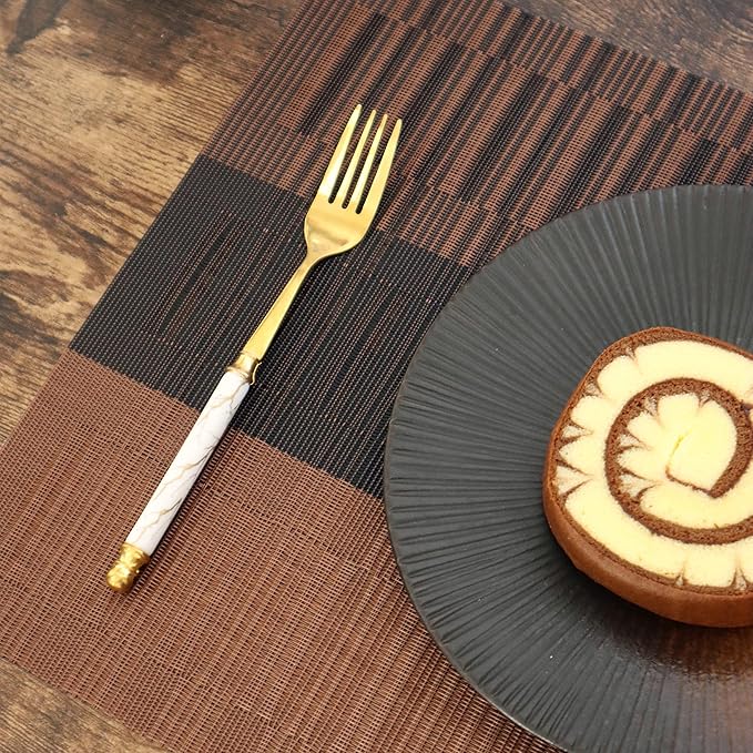 HeloHo Brown Black Placemats Set of 6 Washable Placemats Vinyl Woven Table Mats Wipeable Placemat for Kitchen Dining Table Decoration Indoor Outdoor