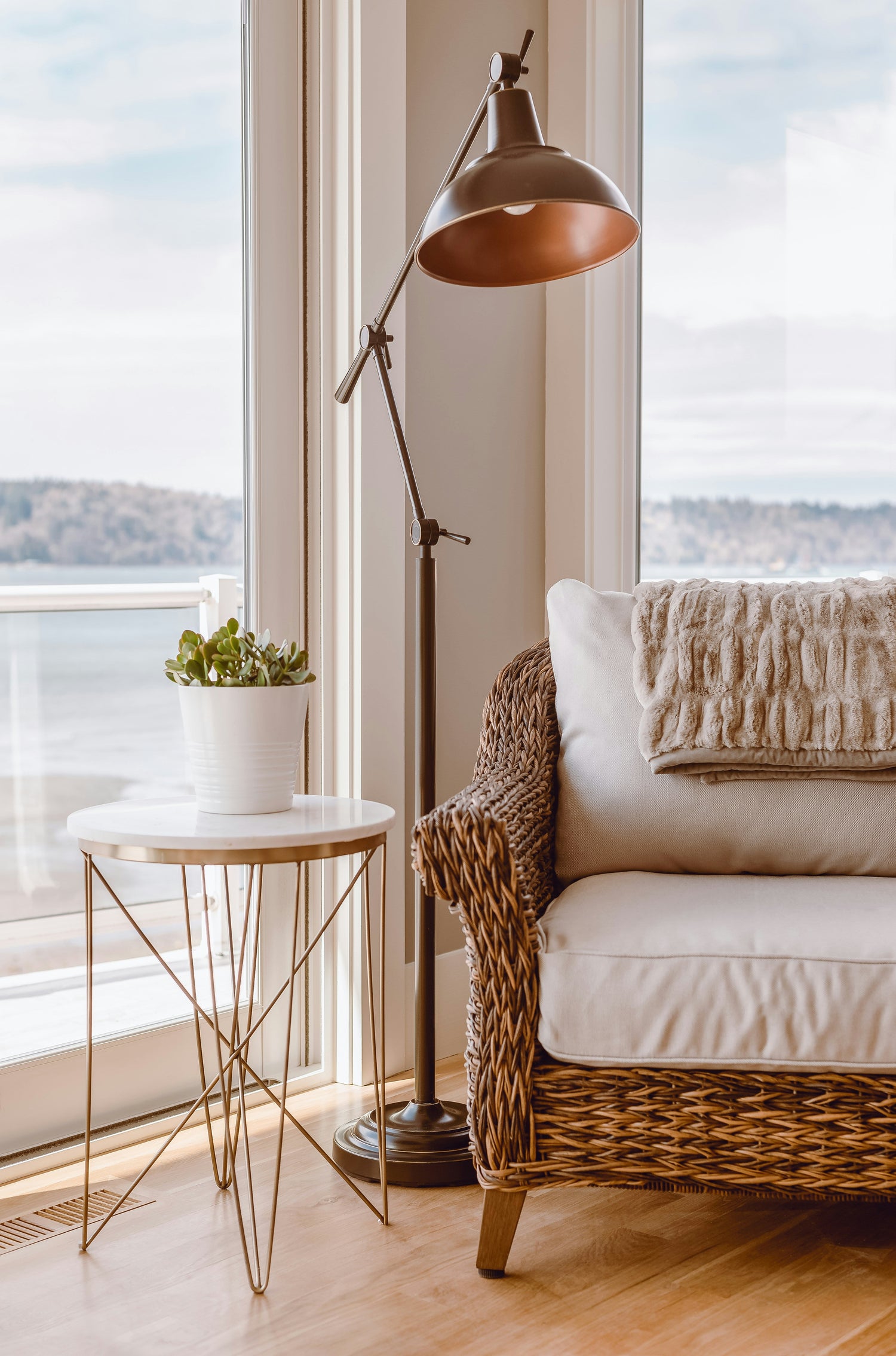floor lamp