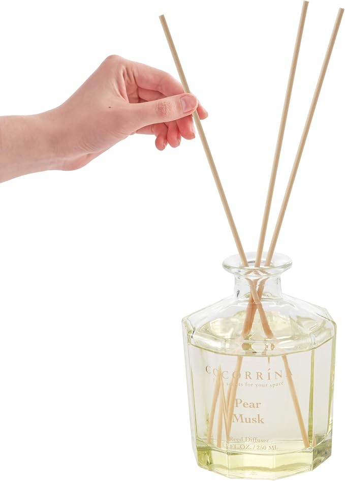 COCORRÍNA Reed Diffuser - Pear Musk 8.5oz Flower Reed Diffuser Set with 8 Sticks, Home Fragrance Reed Diffuser for Home Bedroom Office Bathroom Shelf Decor (Master Collection)