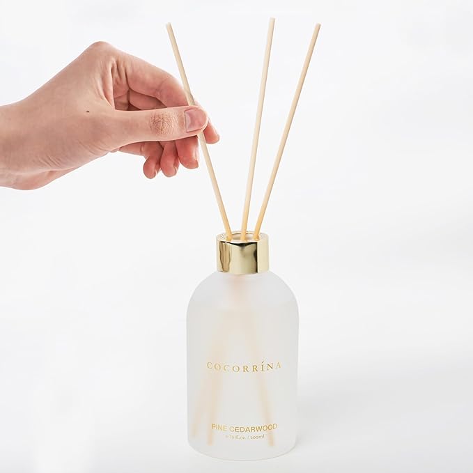 COCORRÍNA Reed Diffuser - Pine Cedarwood 6.76 oz Flower Reed Diffuser Set with 8 Sticks - Home Fragrance Bedroom Bathroom Shelf Decor