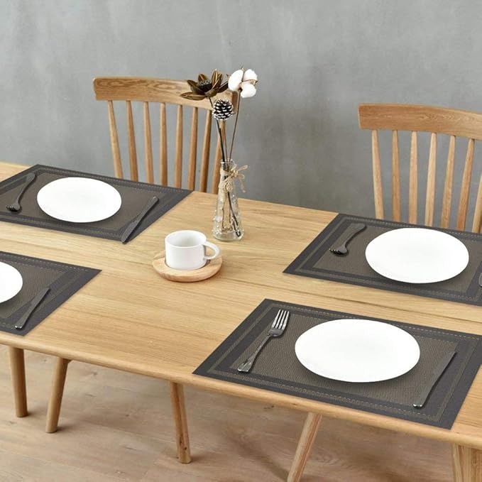 GIVERARE Placemats Set of 4, Heat-Resistant Woven Vinyl Placemat, Non-Slip Washable PVC Table Mat, Easy to Clean Premium Plastic Mats for Dining, Kitchen Table (Black+Gold)