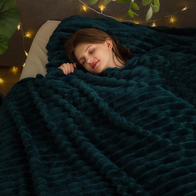 NEWCOSPLAY Super Soft King Blanket Dark Teal Premium Silky Flannel Fleece 3D Ribbed Jacquard Lightweight Bed Blanket All Season Use (Dark Teal Ribbed, King(90"x110"))