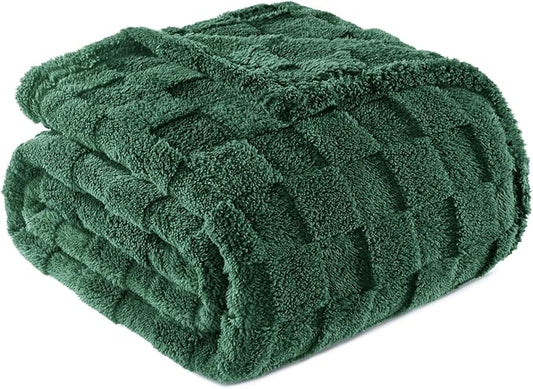 Exclusivo Mezcla Fleece Throw Blanket for Couch,Super Soft and Warm Lightweight Checkered Pattern Blankets for All Seasons, 50x60 Inches, Forest Green