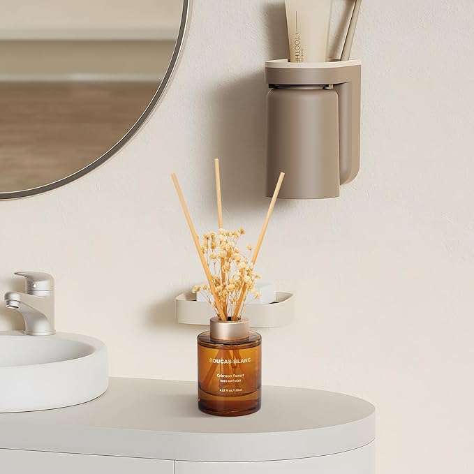 ROUCAS BLANC Reed Diffuser Set with Preserved Flowers, Tonka Bean and Woody Scented Diffuser with Sticks, 4.22 fl.oz., Room Decor & Bathroom Decor, Aromatherapy Home Fragrance Diffuser Non-Toxic Gift