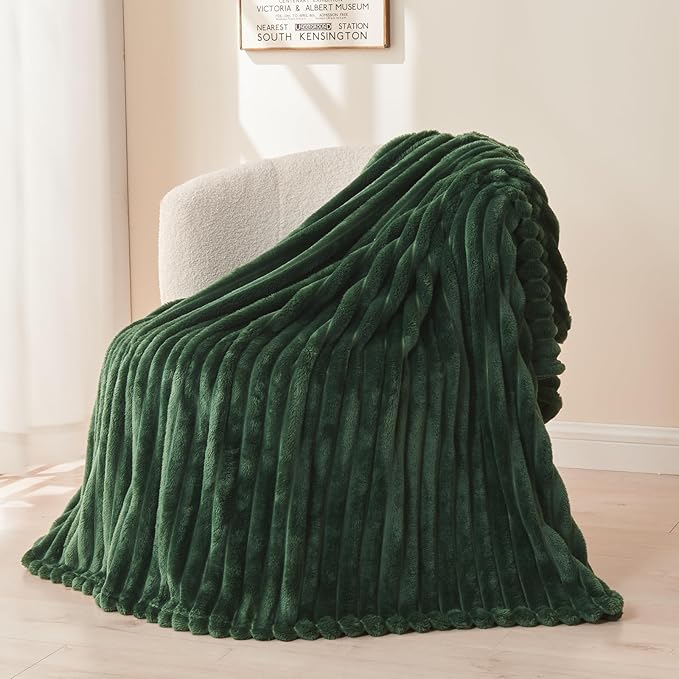 NEWCOSPLAY Super Soft King Blanket Dark Green Premium Silky Flannel Fleece 3D Ribbed Jacquard Lightweight Bed Blanket All Season Use (Dark Green Ribbed, King(90"x110"))