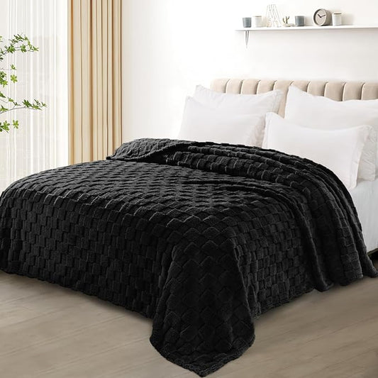 Exclusivo Mezcla Twin Size Flannel Fleece Blanket, Super Soft and Warm Lightweight Checkered Pattern Blankets for All Seasons, 60x80 Inches, Black