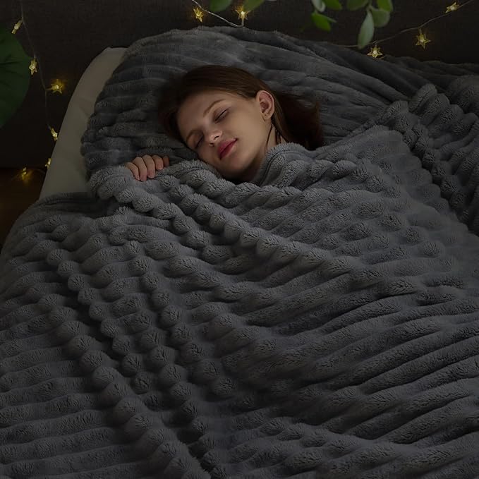 NEWCOSPLAY Super Soft King Blanket Light Grey Premium Silky Flannel Fleece 3D Ribbed Jacquard Lightweight Bed Blanket All Season Use (Light Grey Ribbed, King(90"x110"))