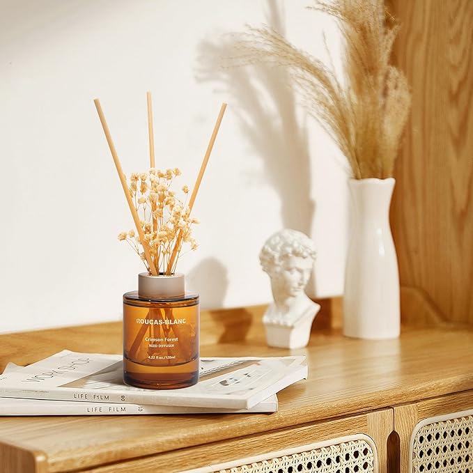 ROUCAS BLANC Reed Diffuser Set with Preserved Flowers, Tonka Bean and Woody Scented Diffuser with Sticks, 4.22 fl.oz., Room Decor & Bathroom Decor, Aromatherapy Home Fragrance Diffuser Non-Toxic Gift