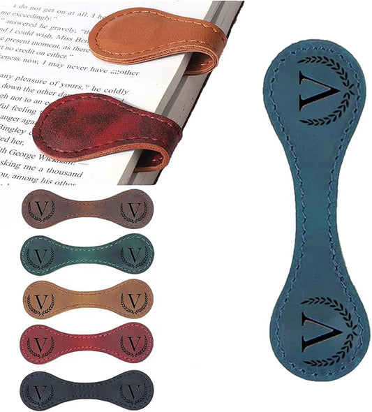Personalized Magnetic Leather Bookmark, 26 Letters Custom Leather Bookmarks, Handmade, Leather Magnetic Bookmark for Book Lovers Readers Women Kid(Blue，V）