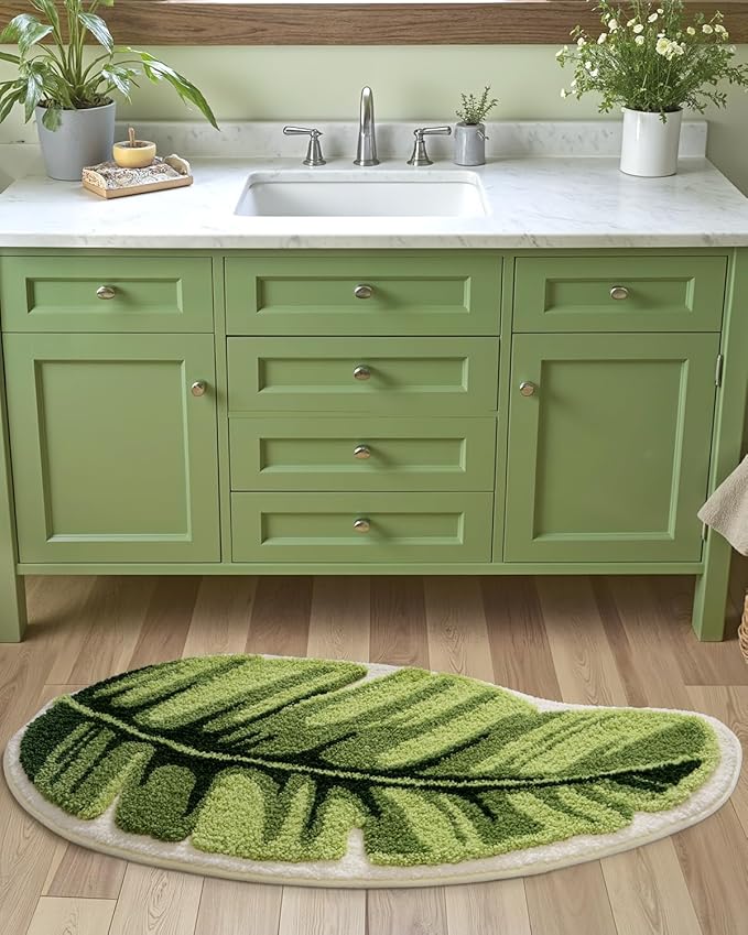 LUMI Cute Bathroom Rugs with Green Leaf Plant, Soft, Fluffy, Plush, Absorbent, Quick Dry, Non Slip, Machine Washable for Shower Floor, Bathroom, Bedroom,Kids Room, 19.5"x39.5", Palm Leaf