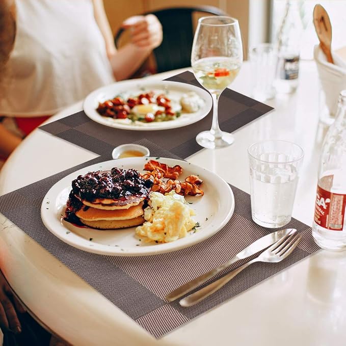 GIVERARE Placemats Set of 4, Heat-Resistant Woven Vinyl Placemat, Non-Slip Washable PVC Table Mat, Easy to Clean Premium Plastic Mats for Dining, Kitchen Table (Brown)