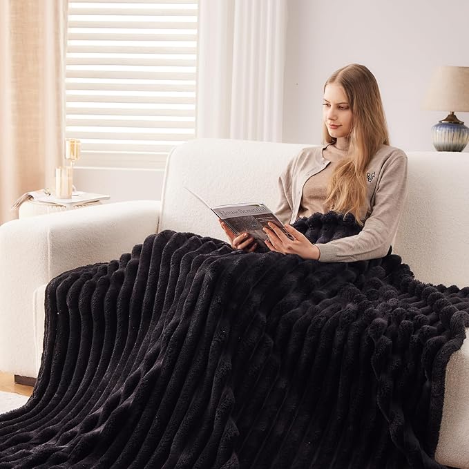 NEWCOSPLAY Super Soft Twin Blanket Black Premium Silky Flannel Fleece 3D Ribbed Jacquard Lightweight Bed Blanket All Season Use (Black Ribbed, Twin(60"x80"))