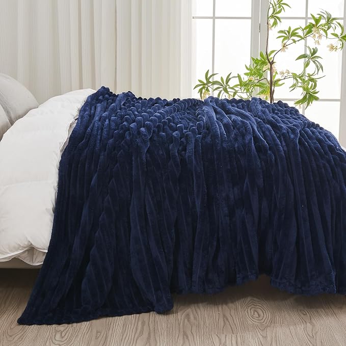 NEWCOSPLAY Super Soft King Blanket Dark Navy Premium Silky Flannel Fleece 3D Ribbed Jacquard Lightweight Bed Blanket All Season Use (Dark Navy Ribbed, King(90"x110"))