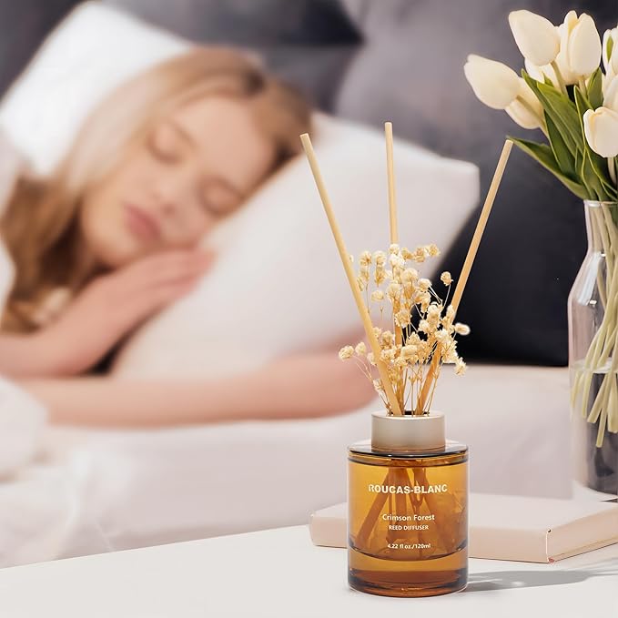 ROUCAS BLANC Reed Diffuser Set with Preserved Flowers, Tonka Bean and Woody Scented Diffuser with Sticks, 4.22 fl.oz., Room Decor & Bathroom Decor, Aromatherapy Home Fragrance Diffuser Non-Toxic Gift