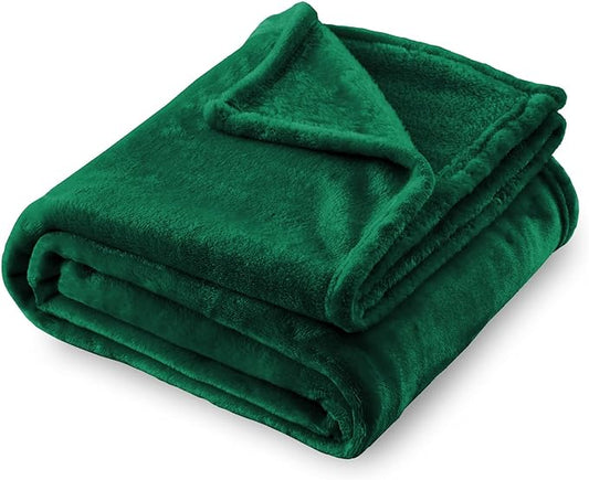 SOCHOW Flannel Fleece Throw Blanket 66 × 90 Inches, All Season Lightweight Soft Cozy Green Blanket for Bed, Sofa, Car