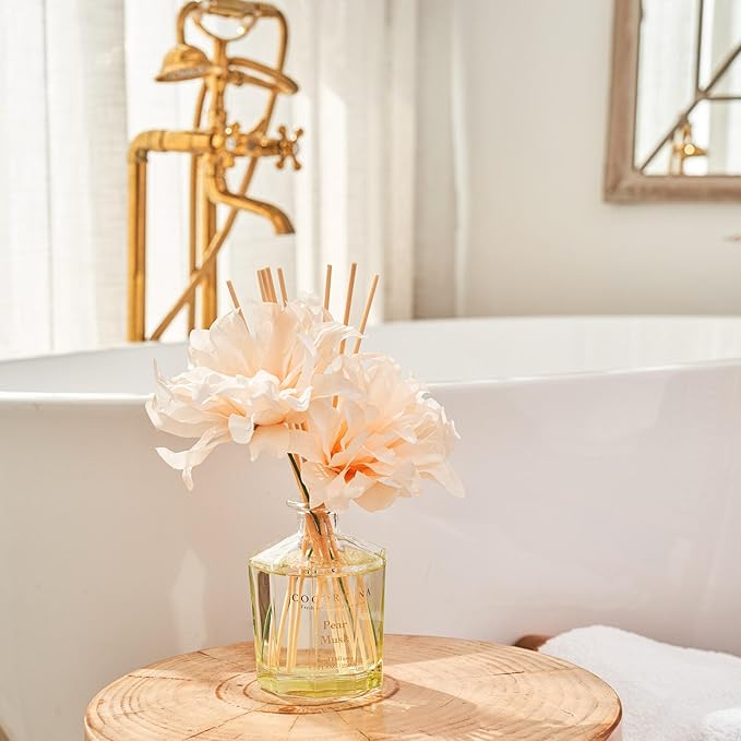 COCORRÍNA Reed Diffuser - Pear Musk 8.5oz Flower Reed Diffuser Set with 8 Sticks, Home Fragrance Reed Diffuser for Home Bedroom Office Bathroom Shelf Decor (Master Collection)
