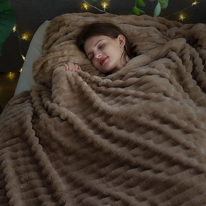 NEWCOSPLAY Super Soft King Blanket Taupe Premium Silky Flannel Fleece 3D Ribbed Jacquard Lightweight Bed Blanket All Season Use (Taupe Ribbed, King(90"x110"))