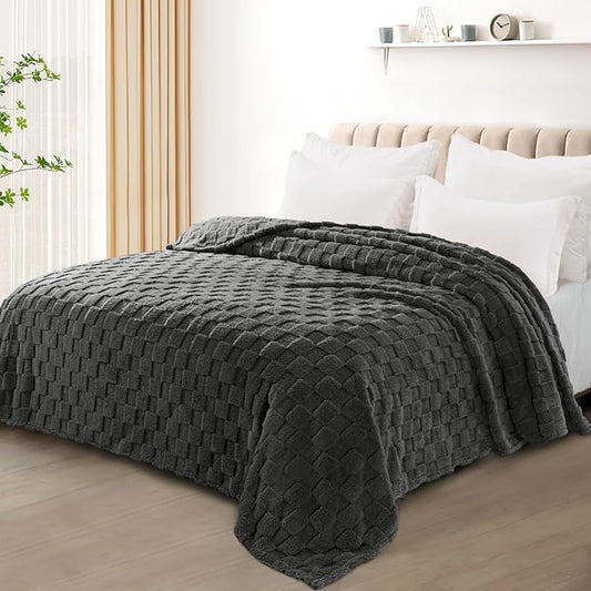 Exclusivo Mezcla King Size Flannel Fleece Blanket, Super Soft and Warm Lightweight Checkered Pattern Blankets for All Seasons, 90x104 Inches, Dark Grey